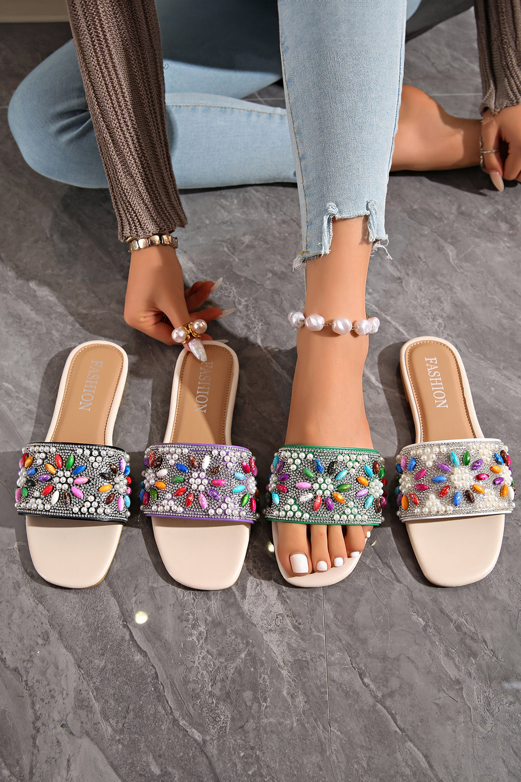 White Rhinestone Pearl Decoration Square Head Beach Slippers