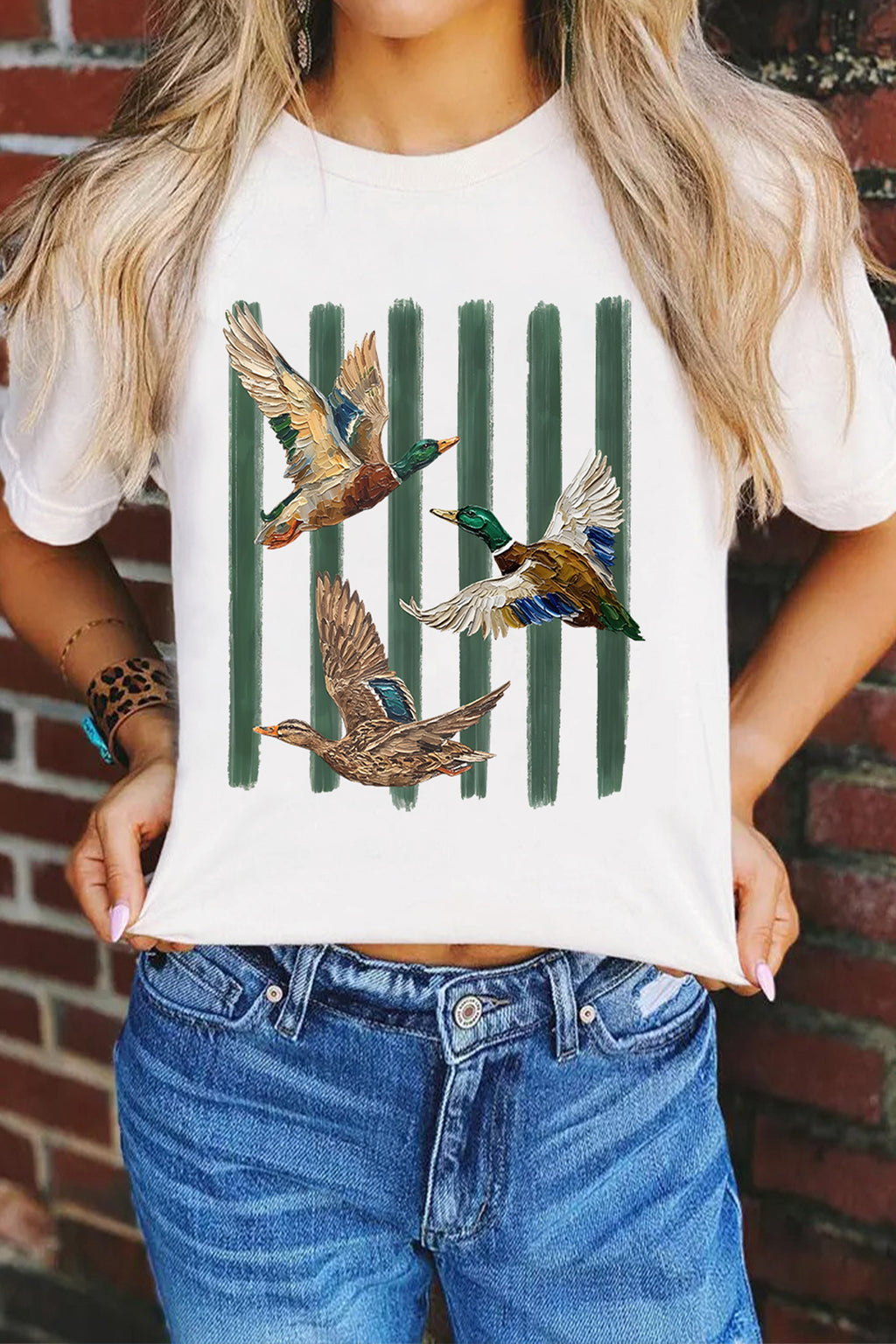 White Western Mallard Stripes Printed Graphic Round Neck Casual Tee