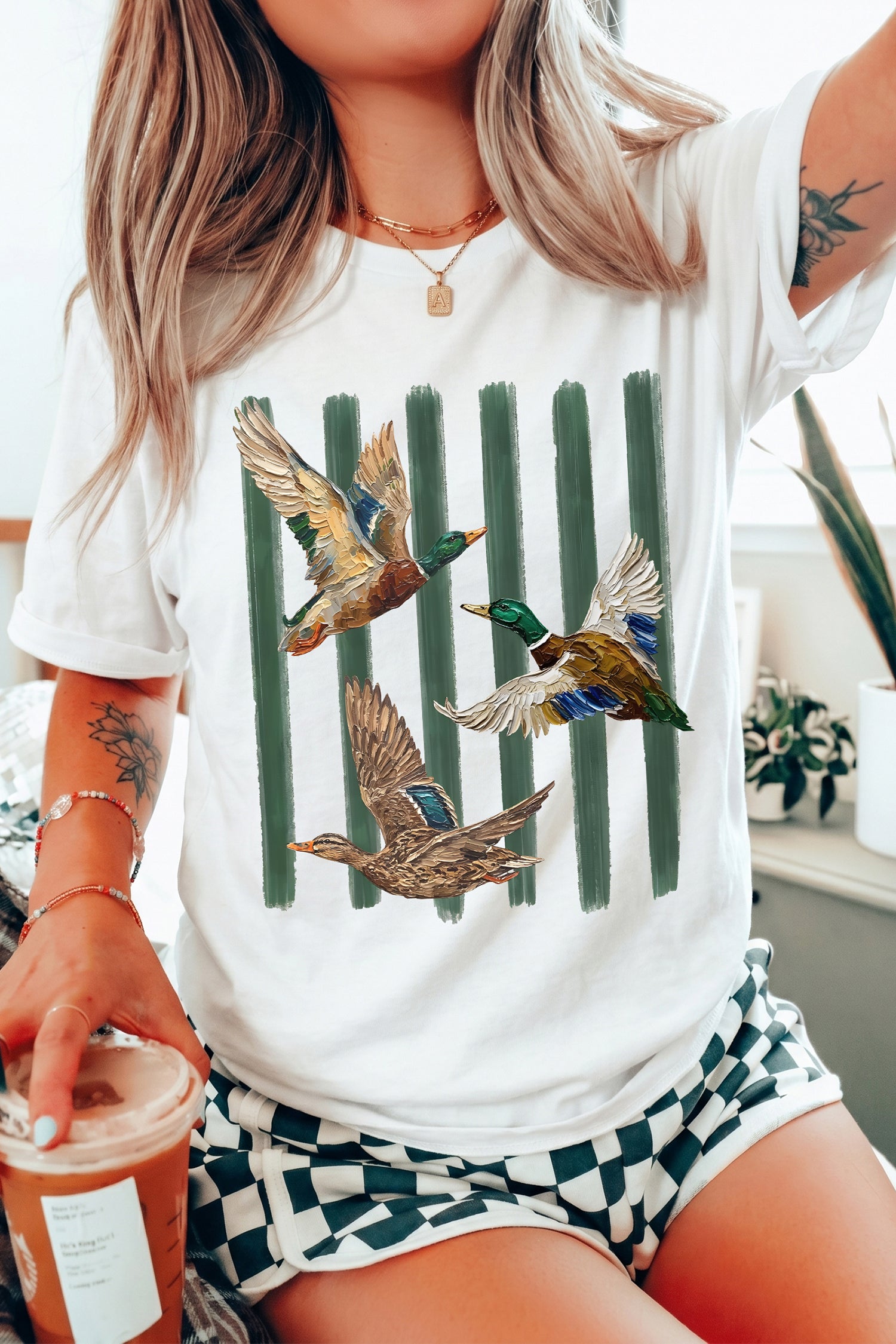 White Western Mallard Stripes Printed Graphic Round Neck Casual Tee