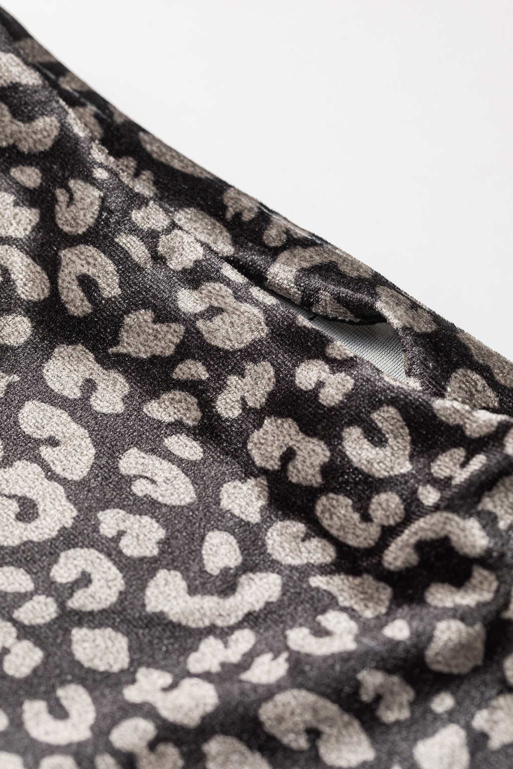 Brown Leopard Print Velvet Long Sleeve Western Style Pullover Top
