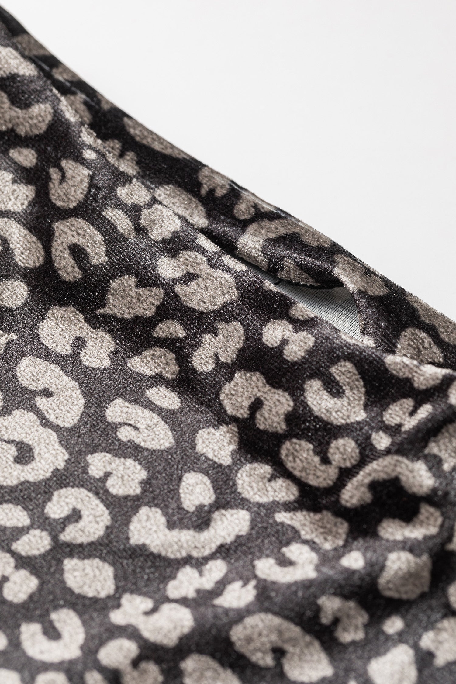Brown Leopard Print Velvet Long Sleeve Western Style Pullover Top