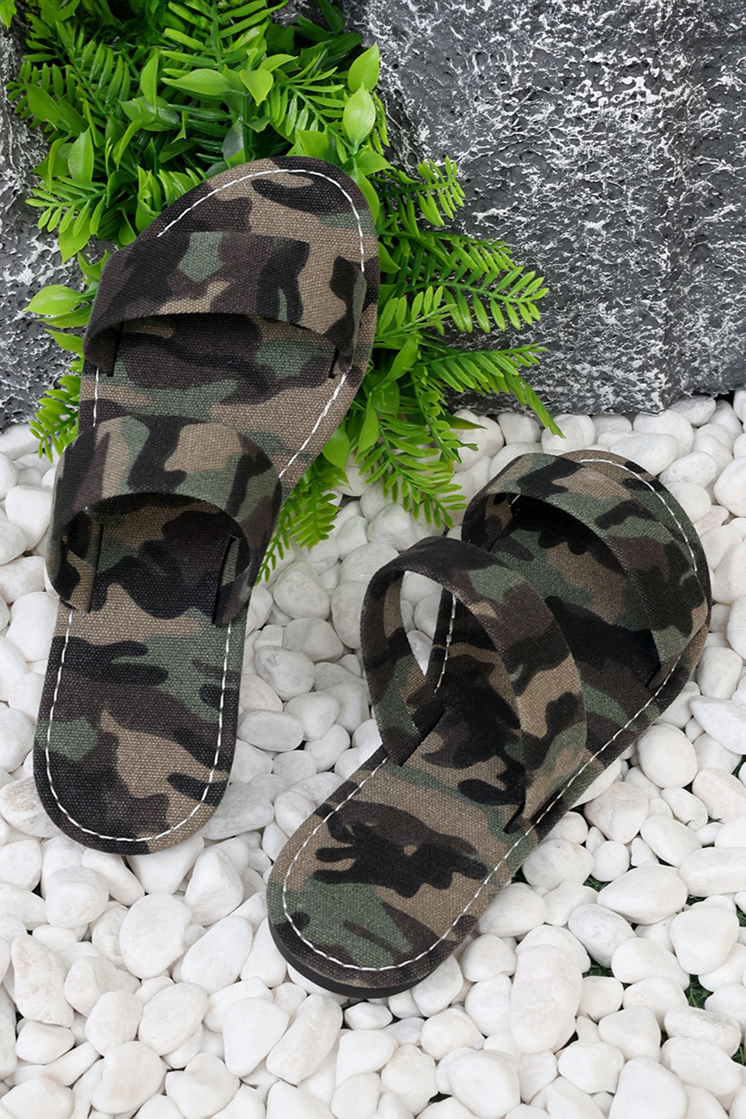 Four Leaf Clover Retro Camo Printed Double Band Flat Slippers