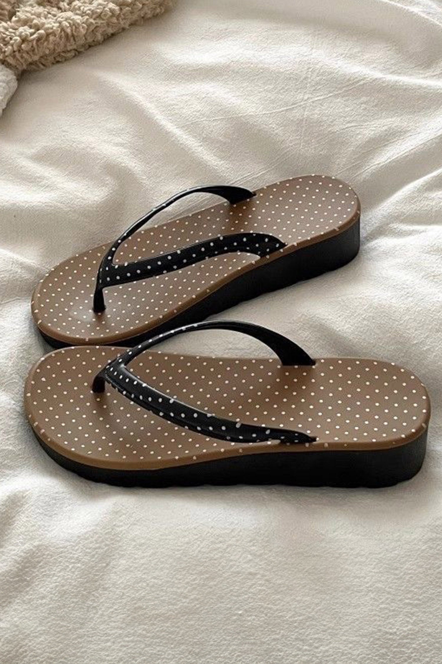 Thai Curry Retro Polka Dot Pattern Contrast Straps Casual Flip Flops