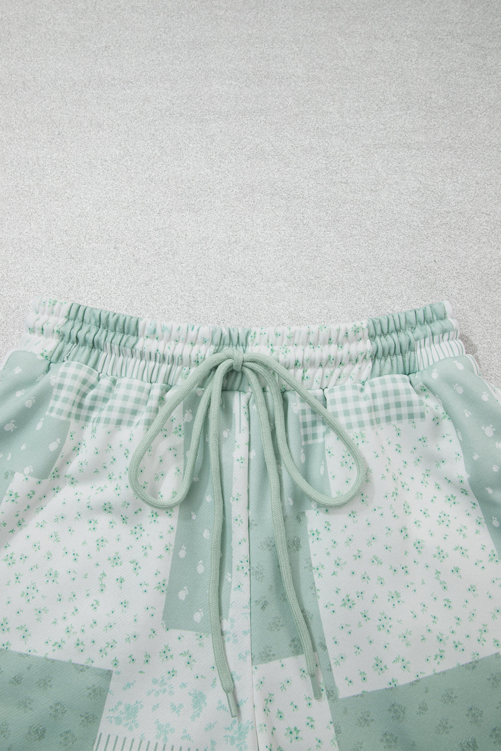 Green Patchwork Floral Print Drop Shoulder Baggy Pullover Drawstring Shorts Set