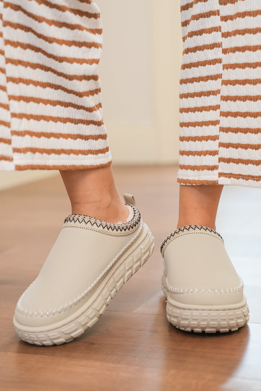 White Contrast Stitch Detail Faux Suede PU Patchwork Plush Winter Clog Slippers