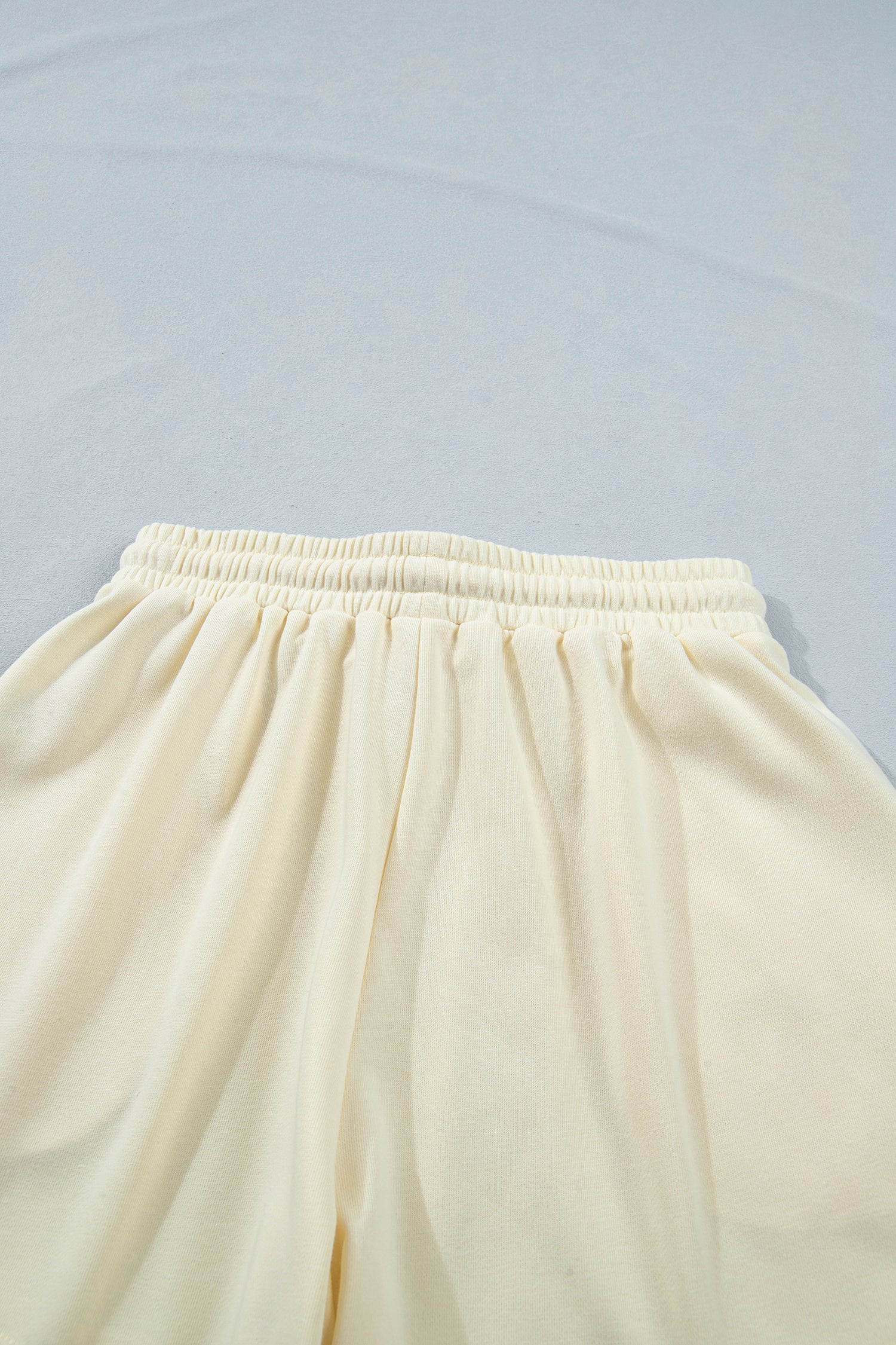 White Contrast Leopard Bow Patched V Neck Loose Tee Drawstring Shorts 2pcs Outfit