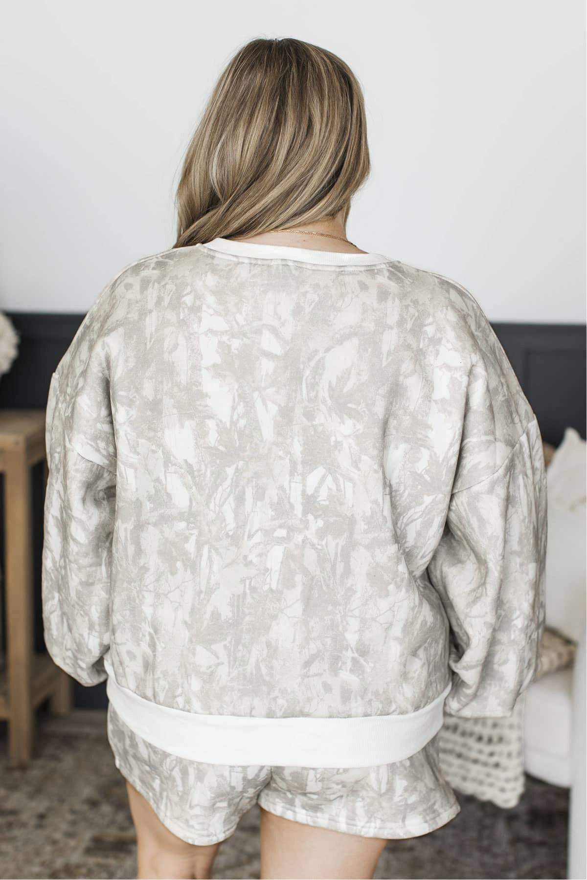 Beige Woodland Camo Print Pullover and Shorts Plus Size 2pcs Set