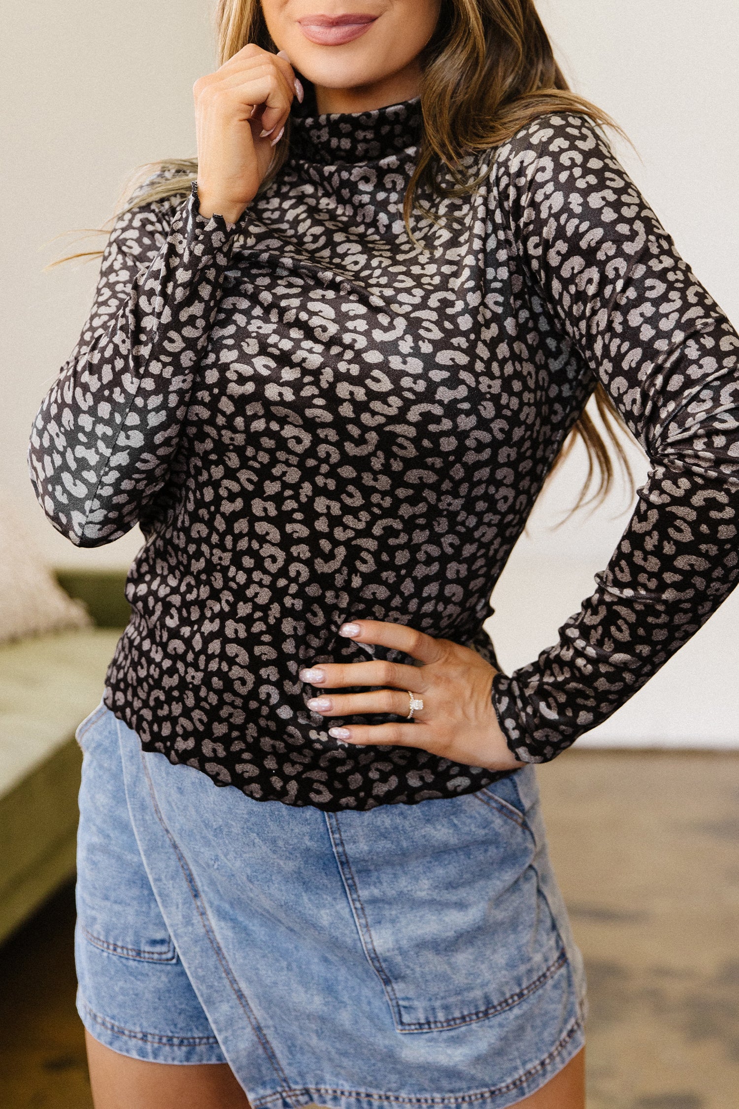 Brown Leopard Print Velvet Long Sleeve Western Style Pullover Top